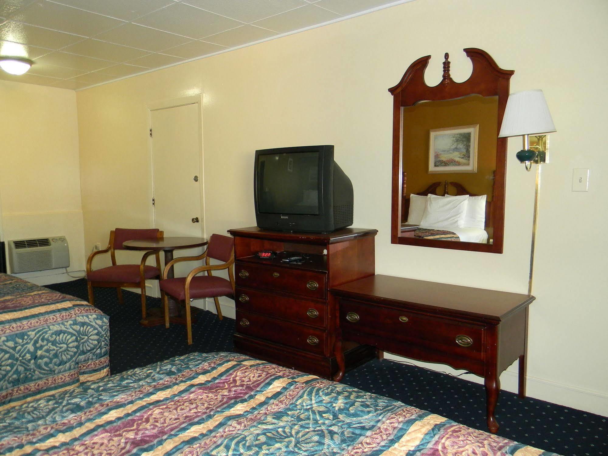 Fairfax Motel ロアノークラピッズ エクステリア 写真