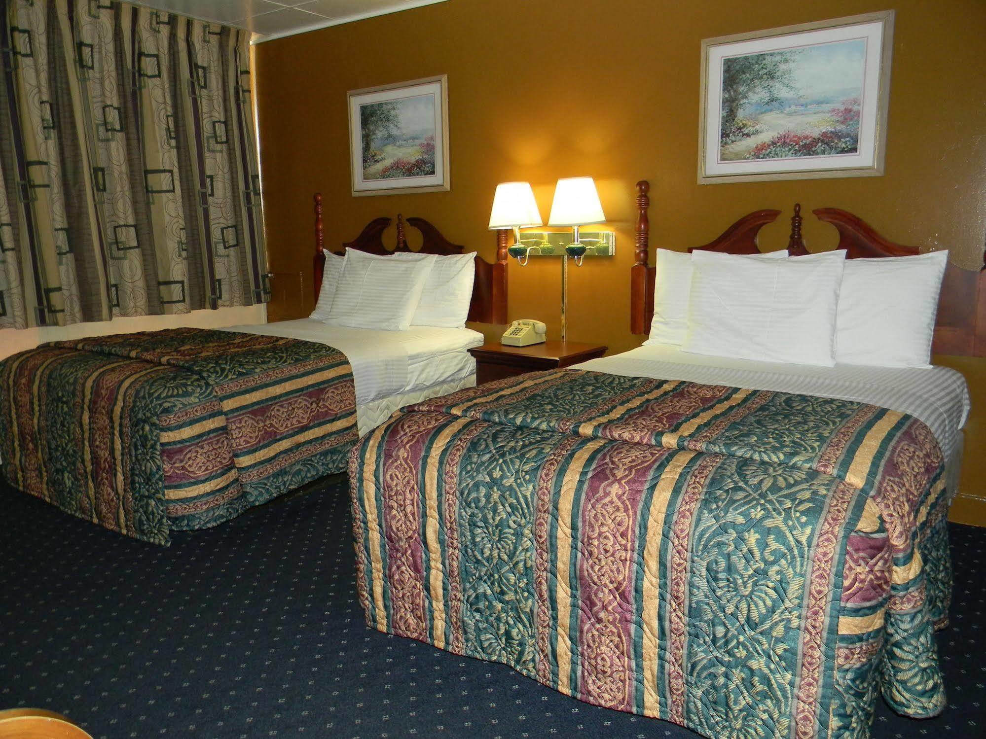 Fairfax Motel ロアノークラピッズ エクステリア 写真