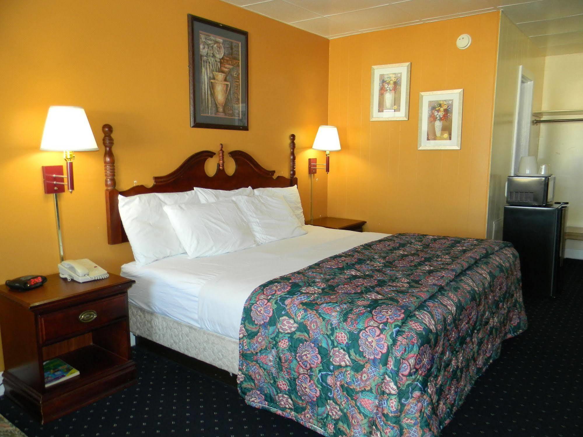 Fairfax Motel ロアノークラピッズ エクステリア 写真
