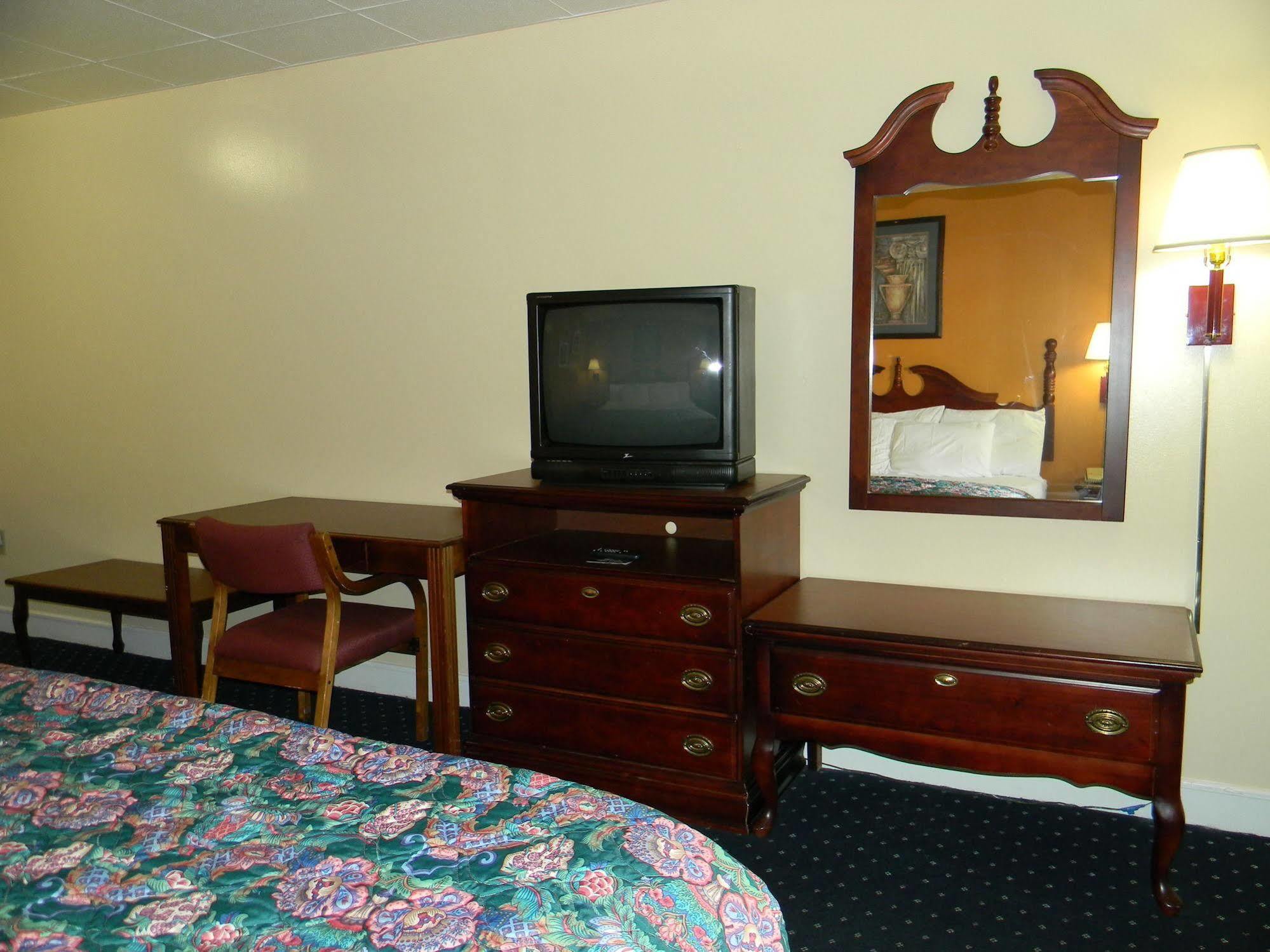 Fairfax Motel ロアノークラピッズ エクステリア 写真